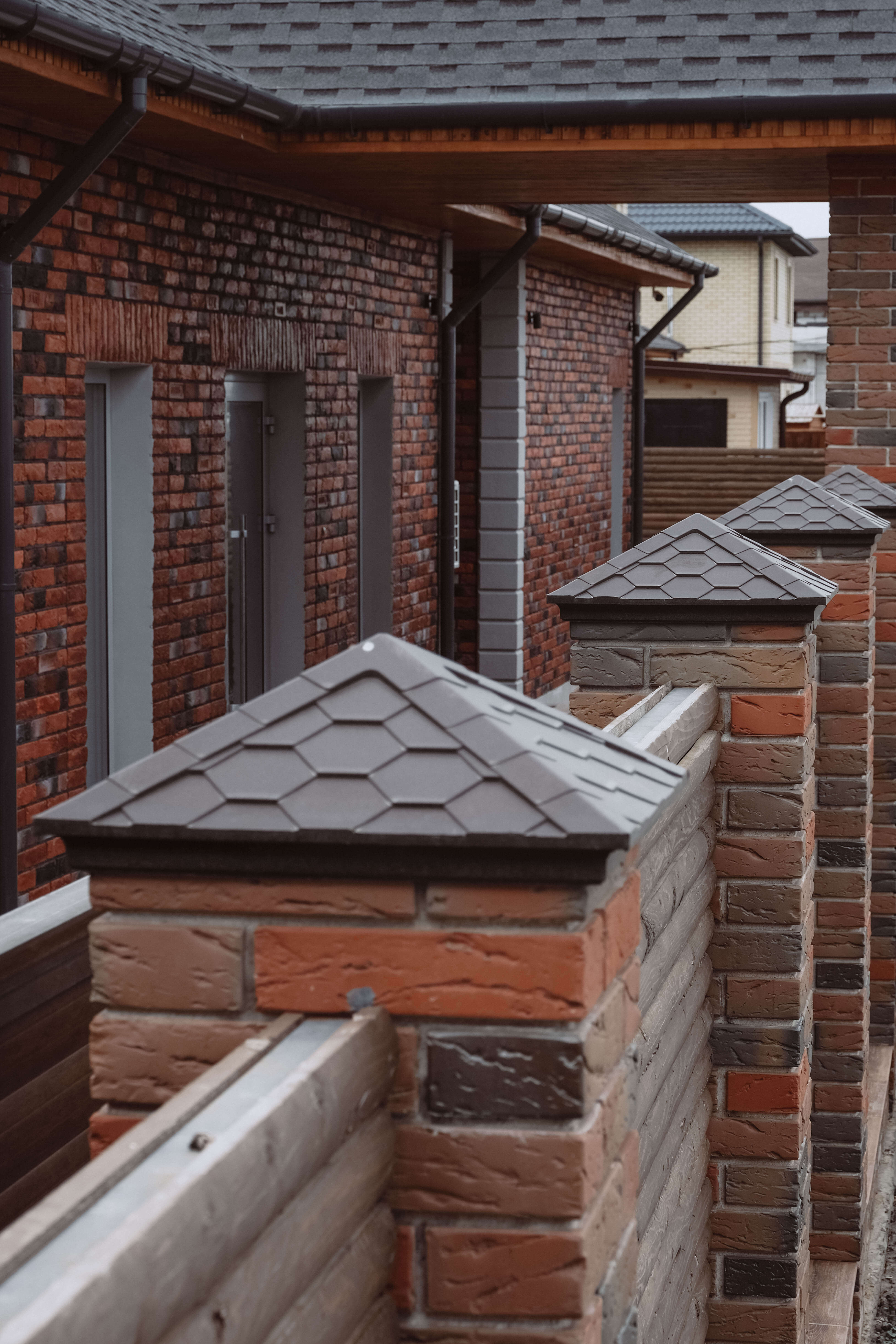 Колпак Zking Эверест Коричневый на столб 1.5х1.5 кирпича (390х390мм) в Пскове фото